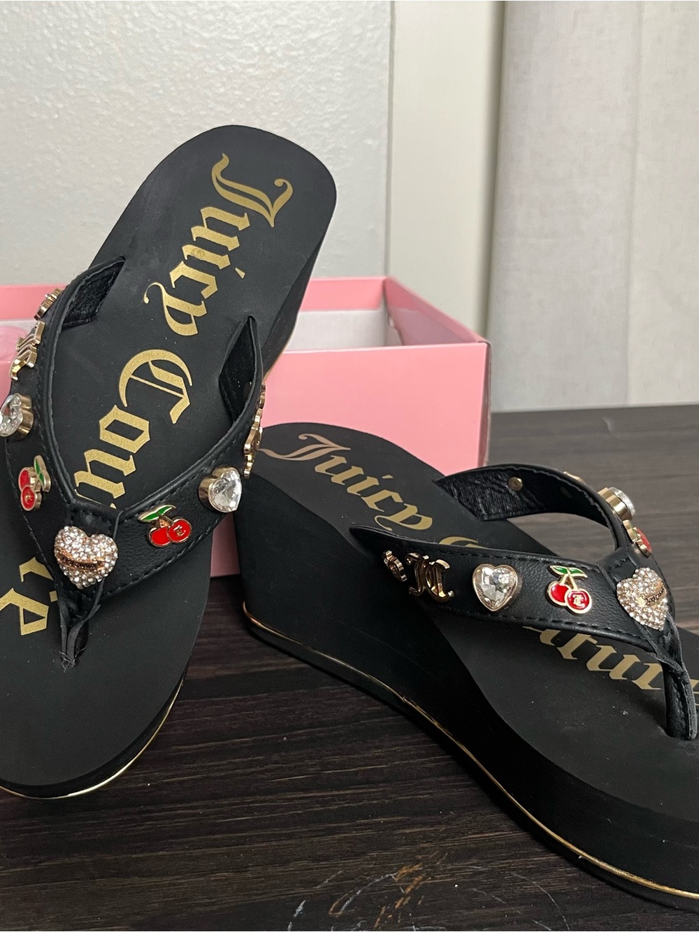 Juicy Couture Women's Black Embellished Wedge Flip Flops NIB size 8 cherry gold - Picture 2 of 7
